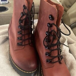 Doc Marten Leona platform boots